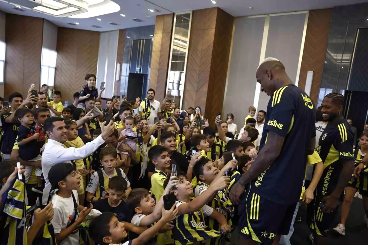 Fenerbahçe\'den Çocuk Taraftarlara Jest