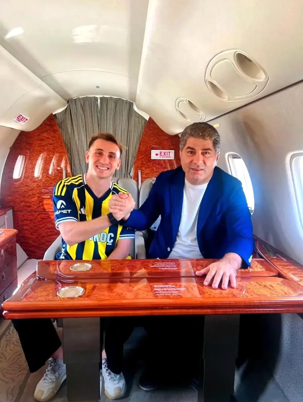 Kerem Aktürkoğlu Fenerbahçe\'ye İmza Attı
