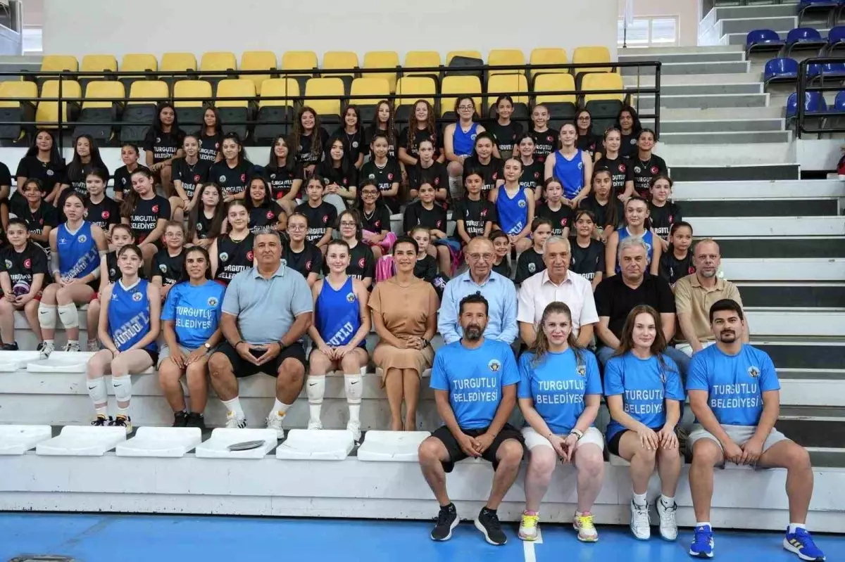 Turgutlu Belediyesi Yaz Spor Okulları Voleybol Kursu Sona Erdi