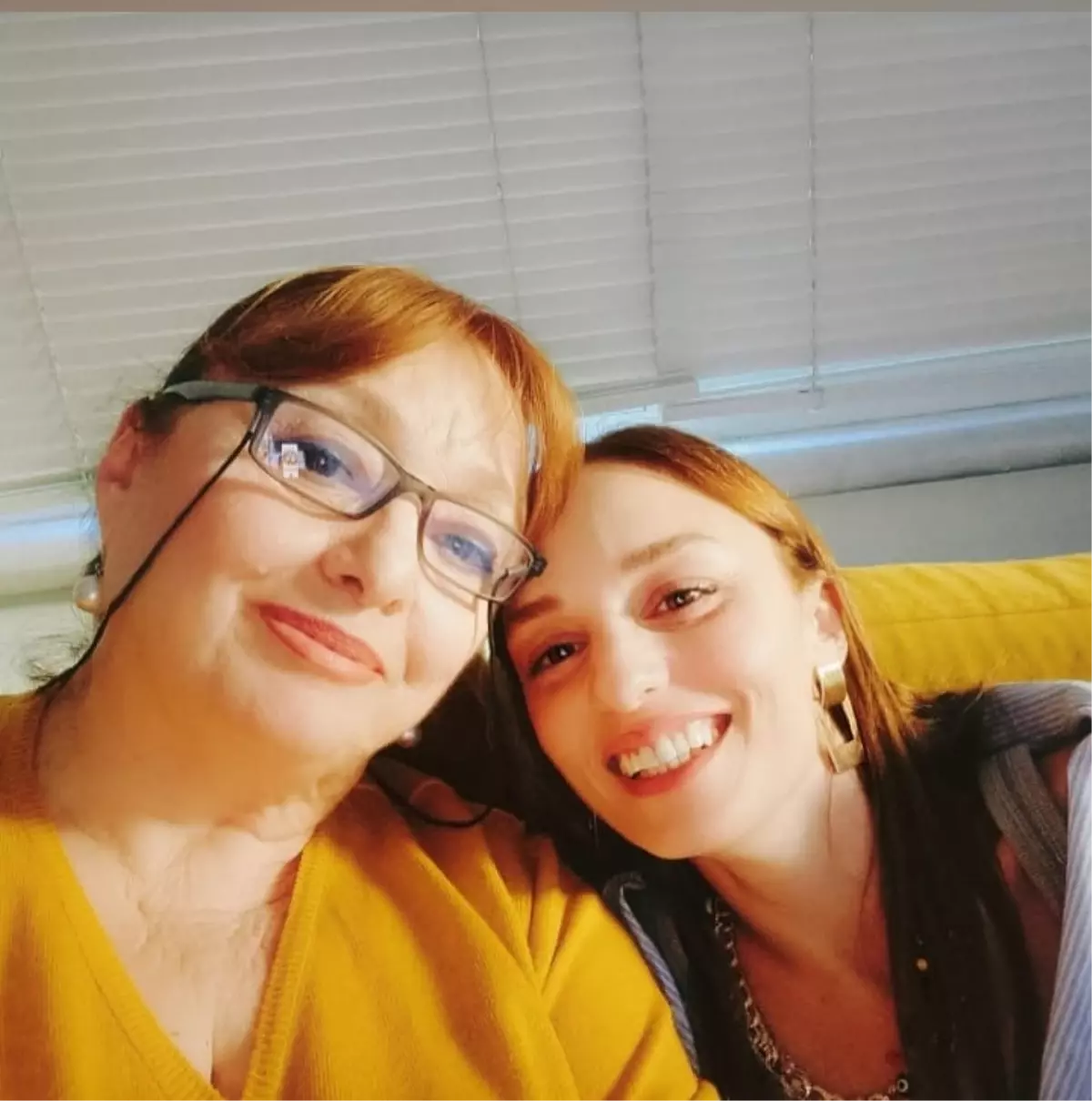 Nilperi Şahinkaya\'nın acı günü! Annesi hayatını kaybetti