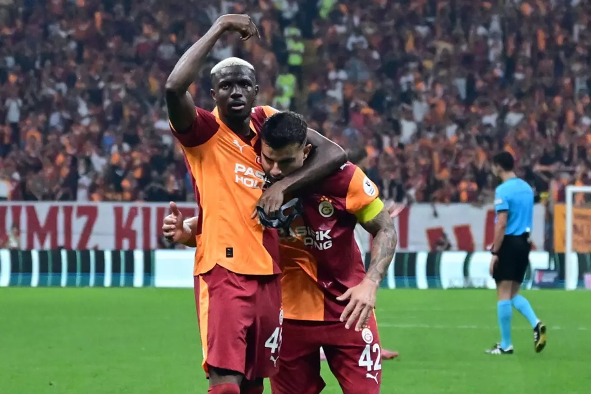 Osimhen\'den sürpriz itiraf: Büyük teklifler aldım