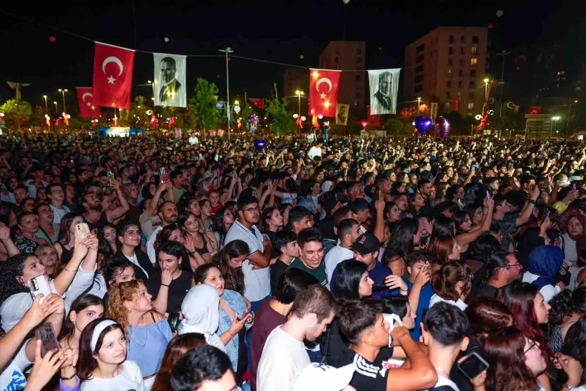 Sancaktepe\'de Kültür Sanat Festivali Coşkuyla Kutlandı