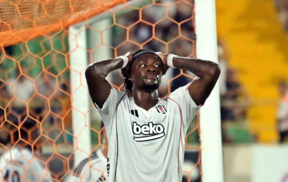 Beşiktaş, Alanyaspor\'a 2-0 Mağlup Oldu