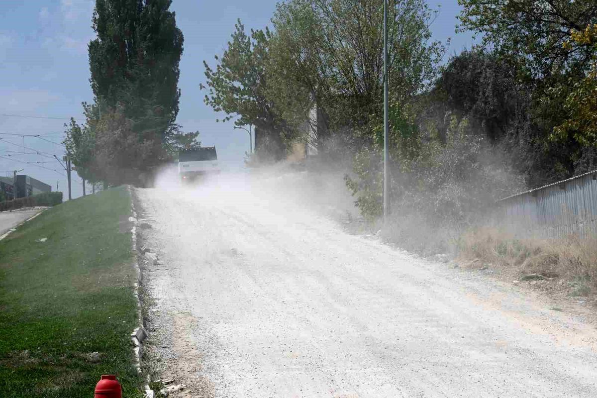 Eskişehir\'de Altyapı Çalışmaları Yolları Bozdu, İşletmeler Zarar Görüyor