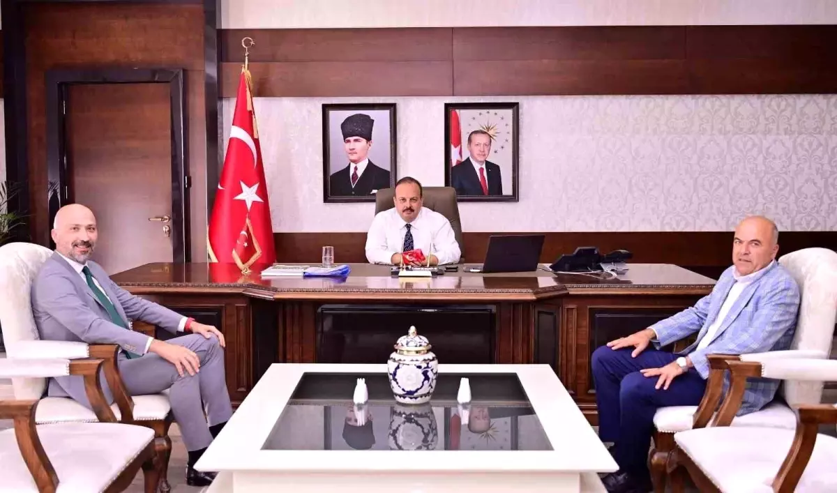 Söke Belediye Başkanı Arıkan ve AK Parti İlçe Başkanı Oğuz, Aydın Valisi Canbolat\'ı Ziyaret Etti