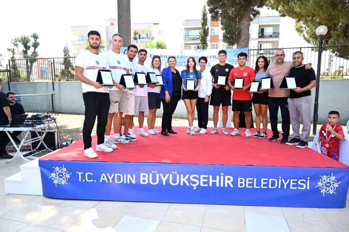 Aydın\'da Otizmli Çocuklar Yüzme Eğitimlerini Tamamladı