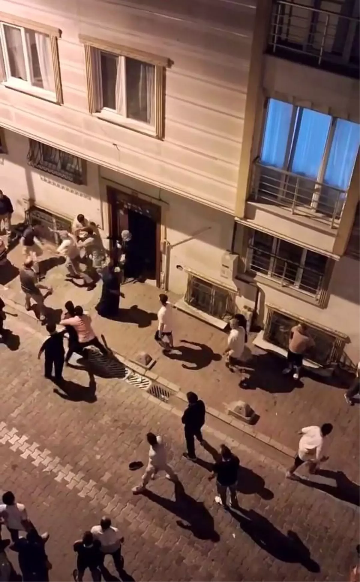 Esenyurt\'ta Çocuk Kavgası Aileyi Karıştırdı