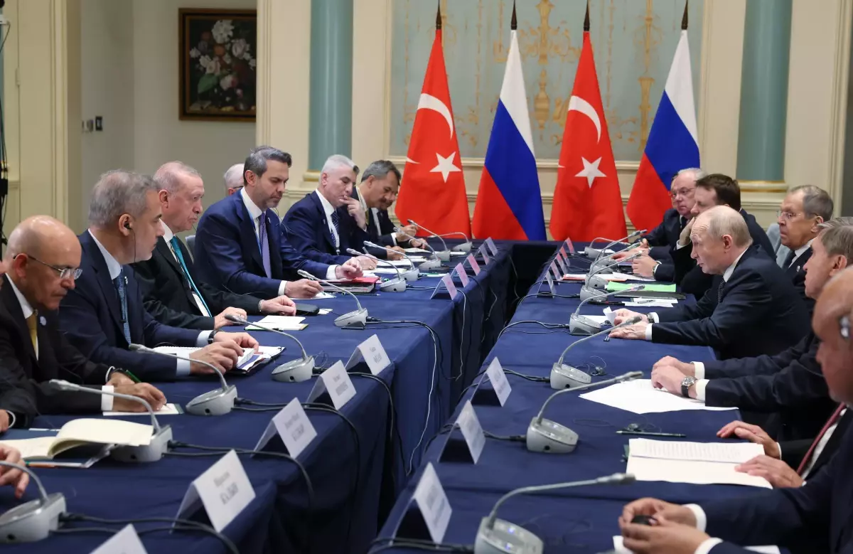 Cumhurbaşkanı Erdoğan, Rusya Devlet Başkanı Putin ile bir araya geldi / Video eklendi