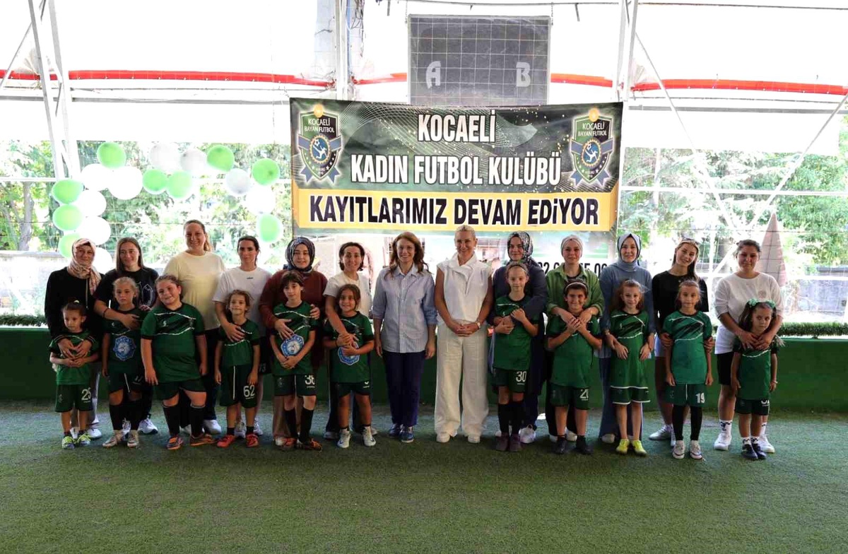 Kocaeli\'de Kadın Futboluna Destek Etkinliği