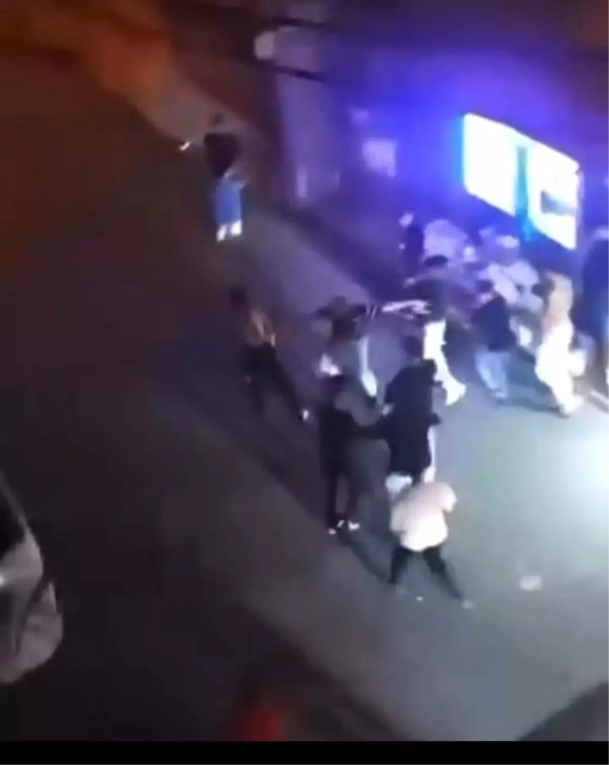 Bursa\'da Sokak Kavgası: Genç Darp Edildi
