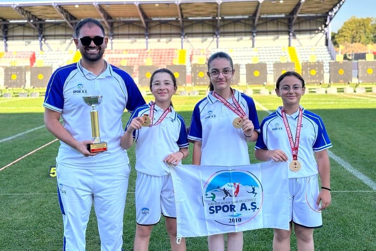 Kayseri Spor A.Ş. Klasik Yay U13 Kadın Takımı Türkiye Şampiyonu Oldu