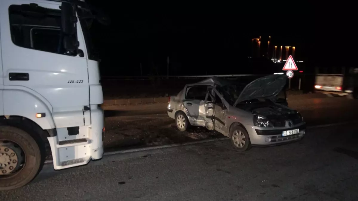 Kırıkkale\'de TIR-Otomobil Kazası: 6 Yaralı