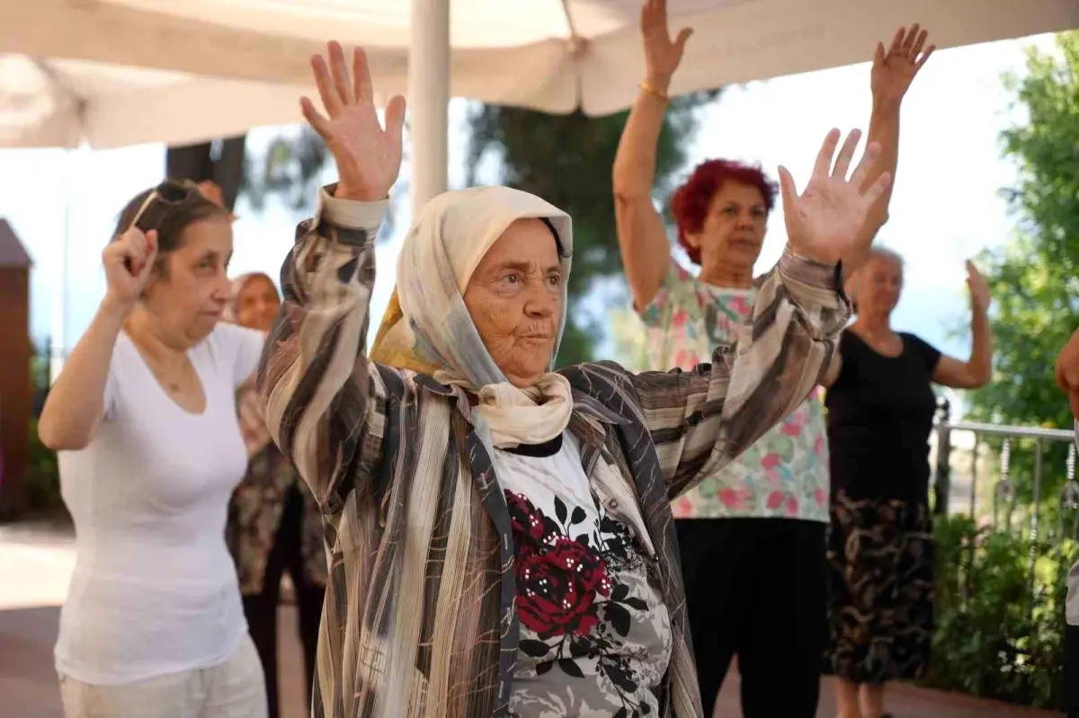 Kocaeli\'nin "çınarları" ikinci baharlarını kulüpte yaşıyor