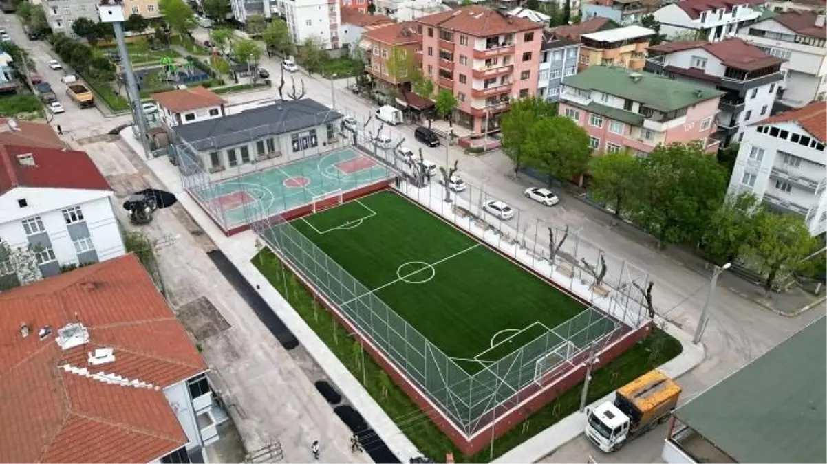 Körfez Belediyesi Futbol Okulu\'nda 750 Çocuk Profesyonel Futbol Eğitimi Alıyor