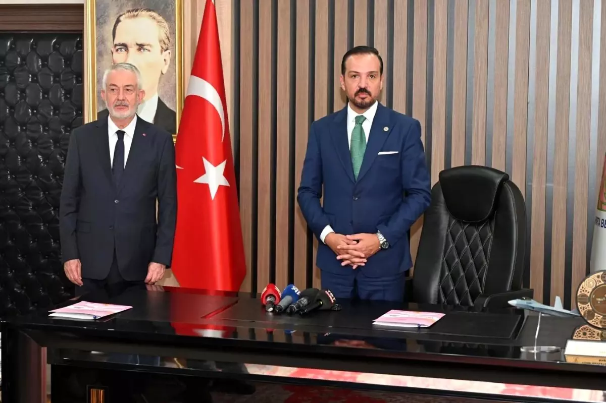 Kürşad Zorlu\'dan Özgür Özel\'e gönderme: "Sayın Özel balıkçılığı önemsiyorsa İzmir Körfezi\'ne gidip bir baksın"