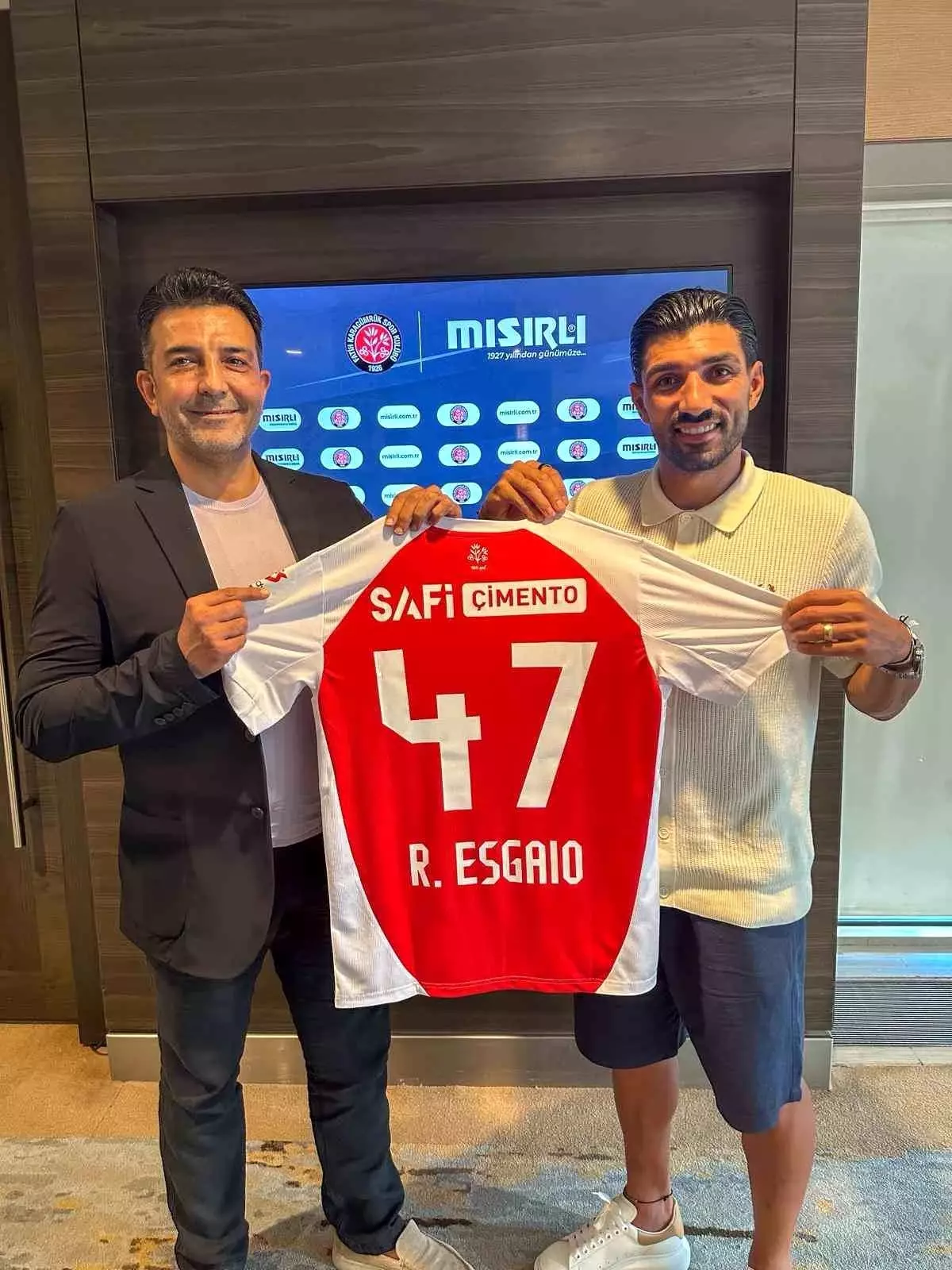 Fatih Karagümrük, Esgaio\'yu Transfer Etti