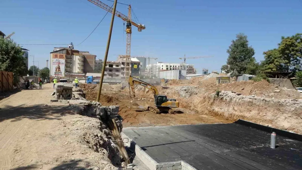 Malatya\'da İnşaat İşçisi Merdivenden Düştü