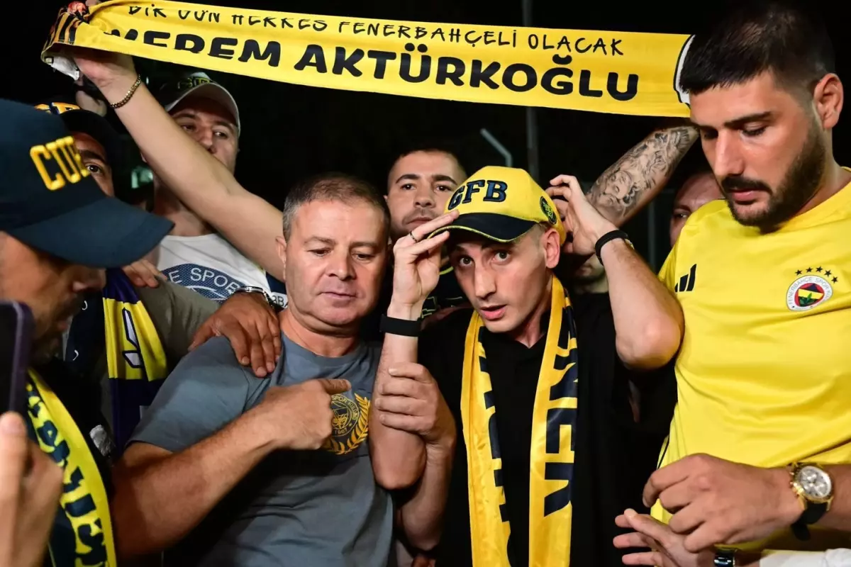 Tepkiler çığ gibi büyüyor! Uçaktan indiği anda sarf ettiği cümleyle Galatasaray taraftarını çıldırttı 