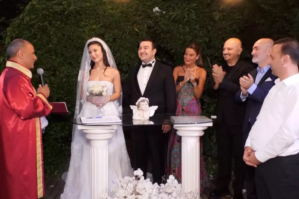 Ünlü isimleri buluşturan gece! Melis Gökhan ve Canberk Acartürk mutluluğa \'evet\' dedi