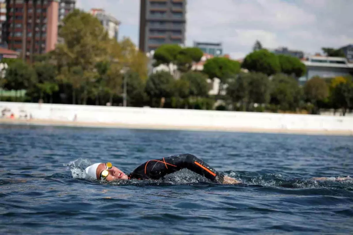 İrem Sönmez, 30 Saatte 61 Kilometre Yüzdü