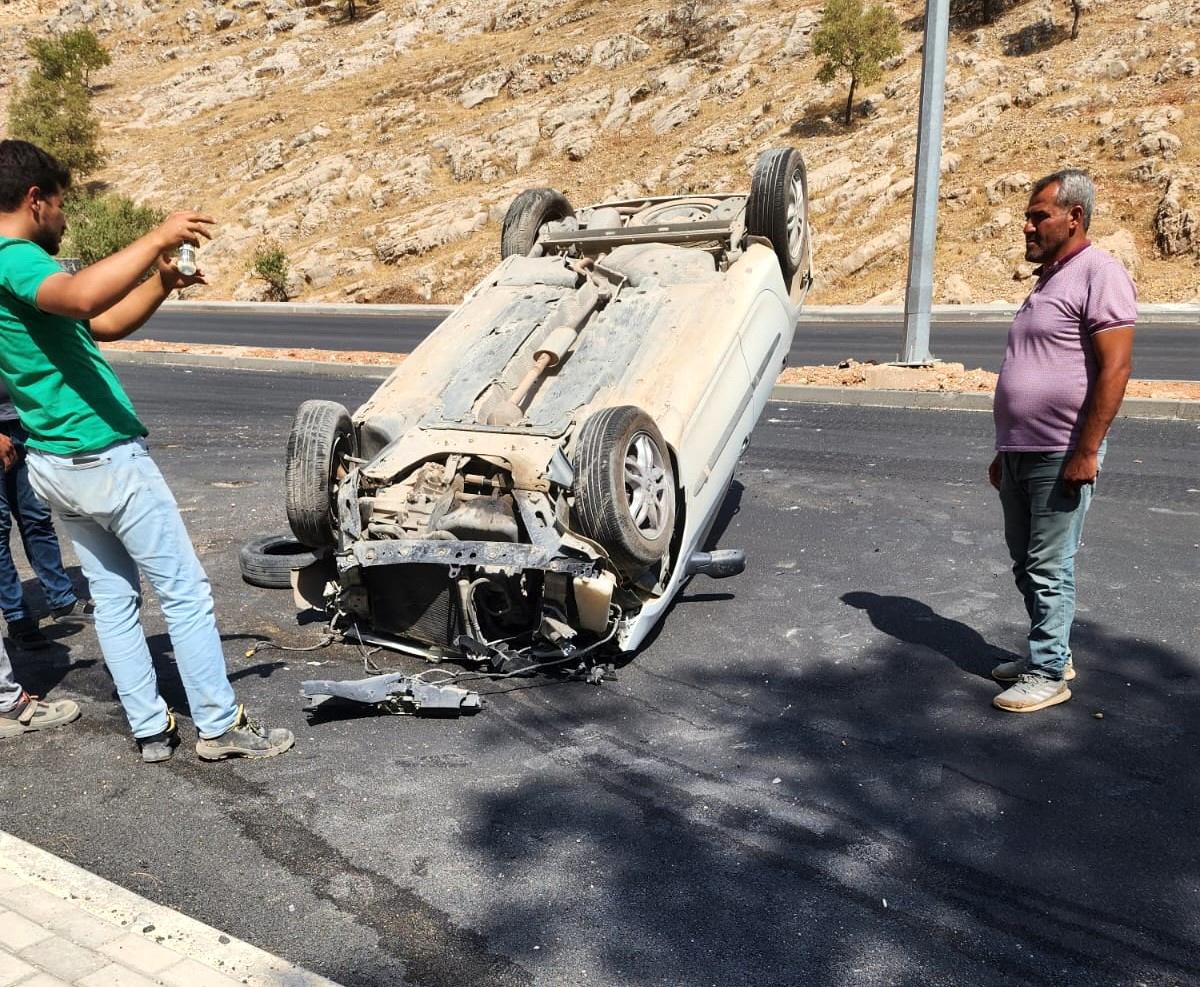Adıyaman\'da Takla Atan Araç Ters Döndü