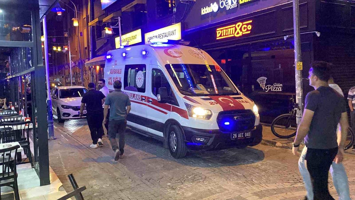 Eskişehir\'de Bıçaklı Kavga: Bir Yaralı, Şüpheli Gözaltında