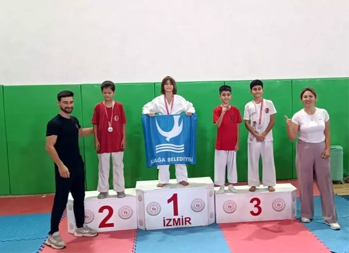 Aliağa Karate Takımı İzmir İl Şampiyonası\'nda 10 Madalya Kazandı
