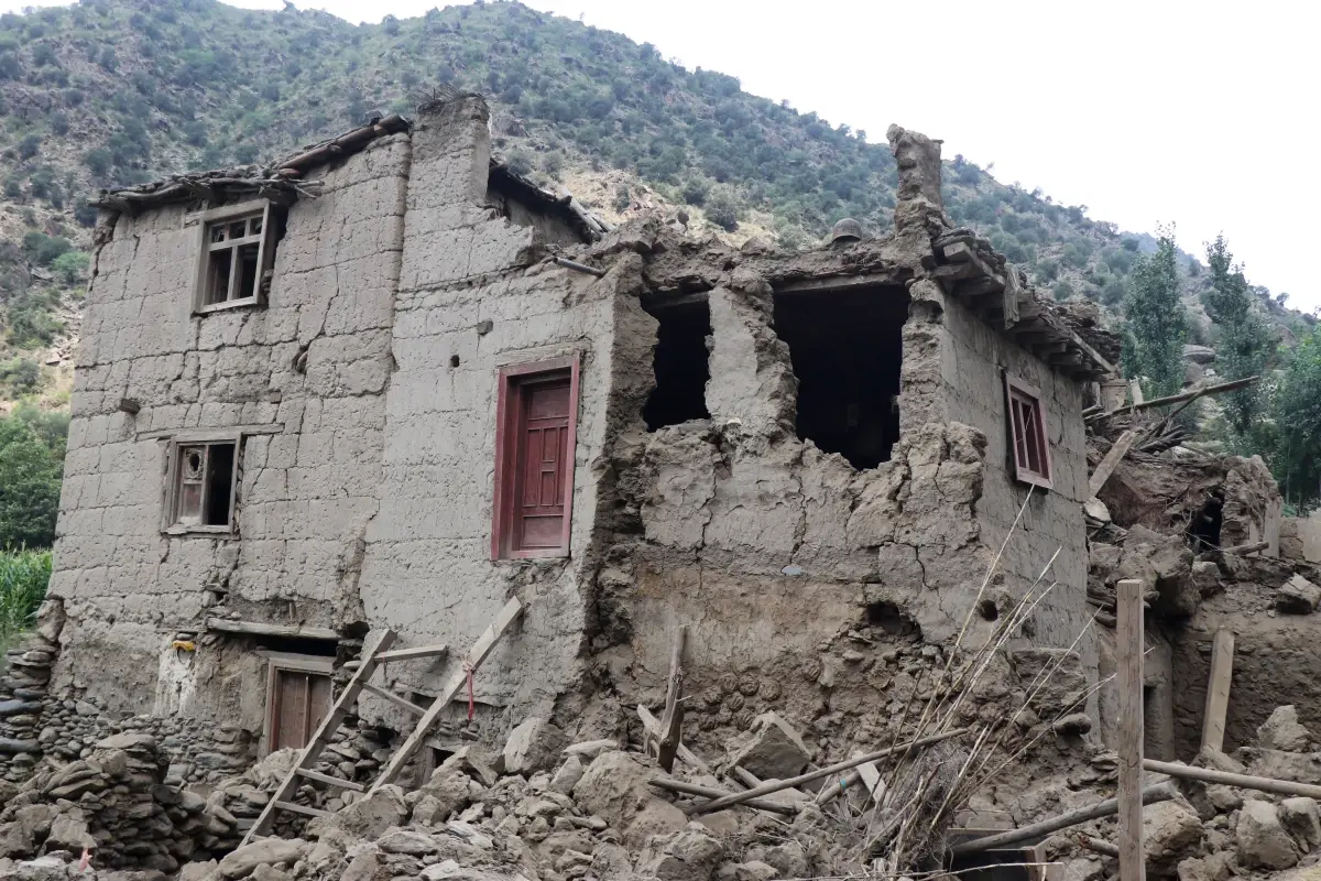 Afganistan\'da Deprem: 800 Ölü