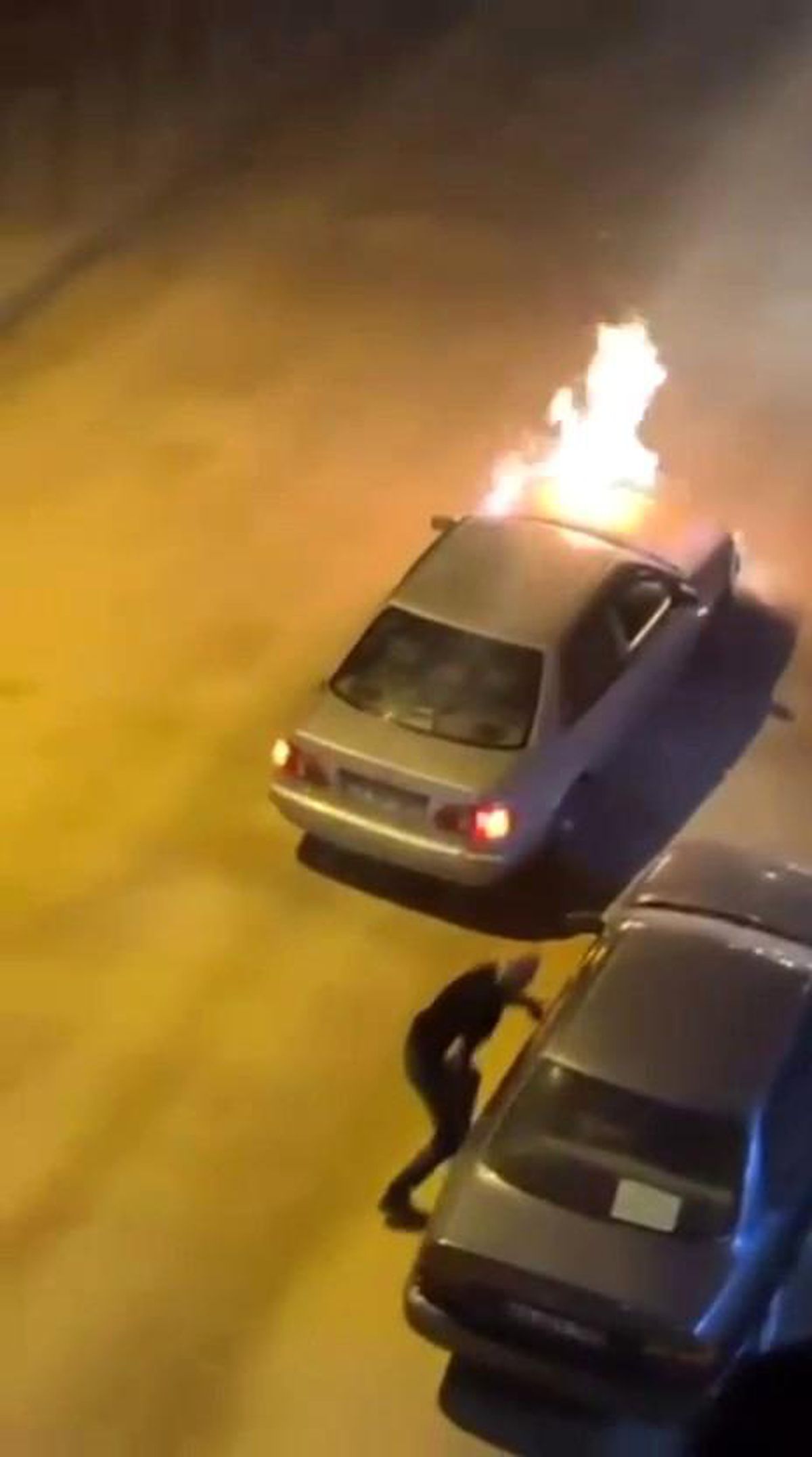 Elazığ\'da Seyir Halindeki Otomobilde Yangın Çıktı