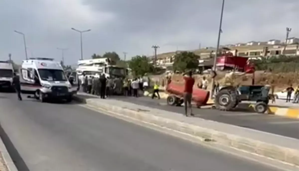 Van\'da Kaza: Beton Pompası ile Traktör Çarpıştı