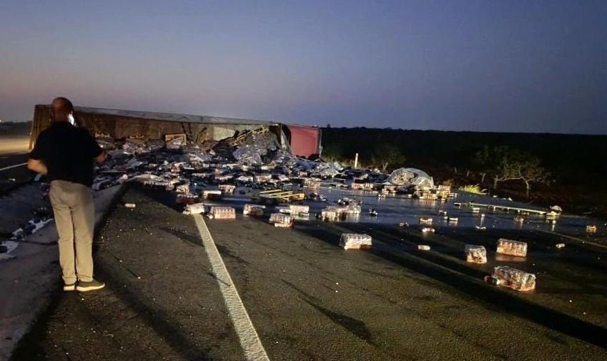 Gaziantep\'te Tır Devrildi: Sürücü Yaralandı