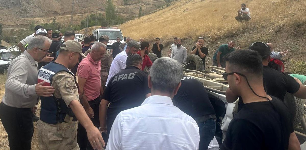 Hakkari\'de Trafik Kazası: 2 Ölü, 1 Yaralı