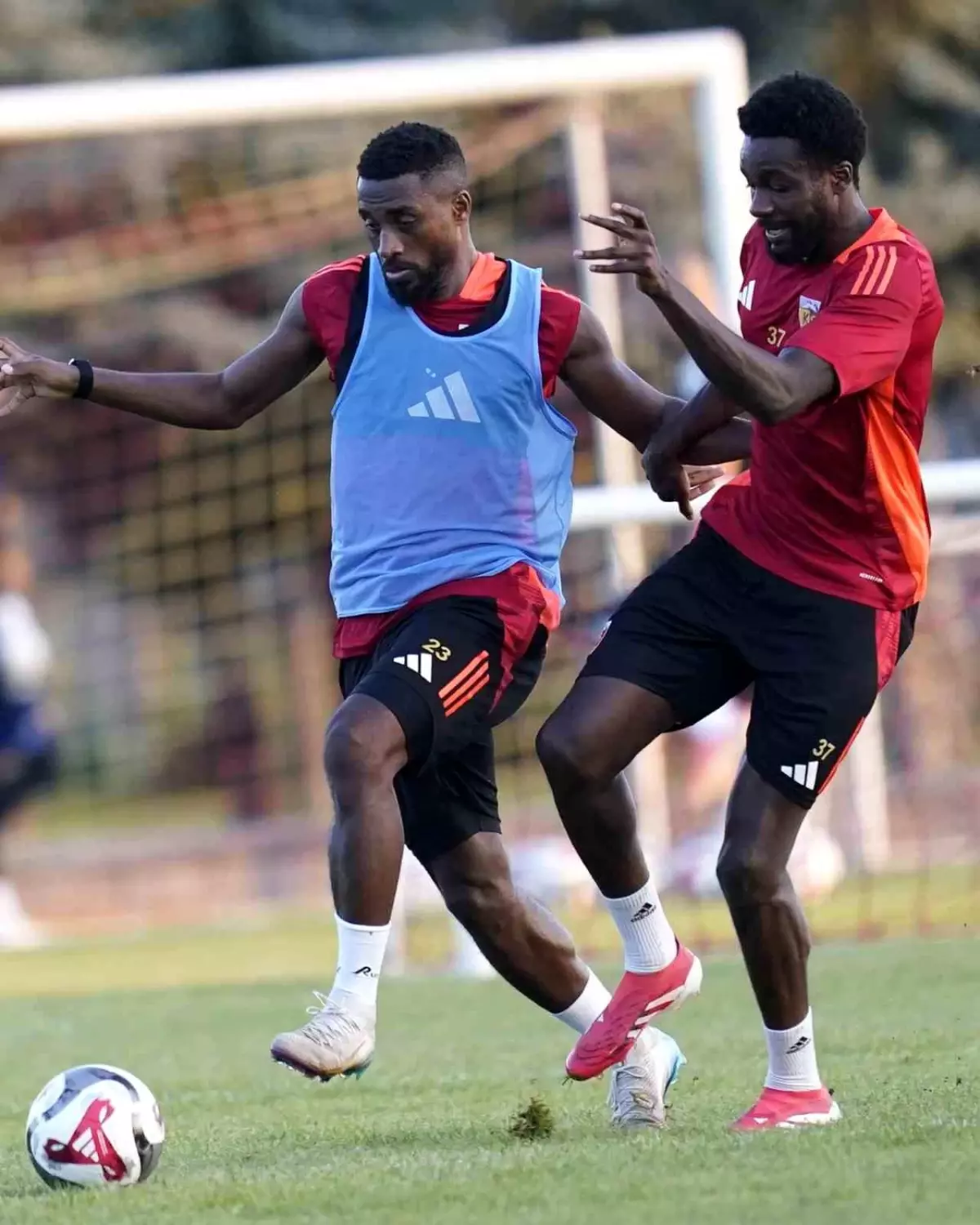 Kayserispor Çalışmalara Devam Ediyor