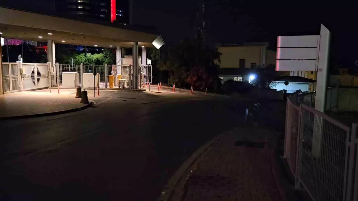 Beşiktaş\'ta Güvenlik Görevlisi Silahıyla Yaraladı
