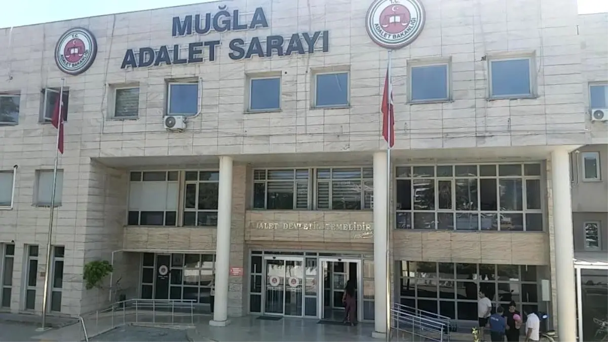 Menteşe Belediye Başkanı\'nın Ailesine Molotoflu Saldırı: İki Çocuk Tutuklandı