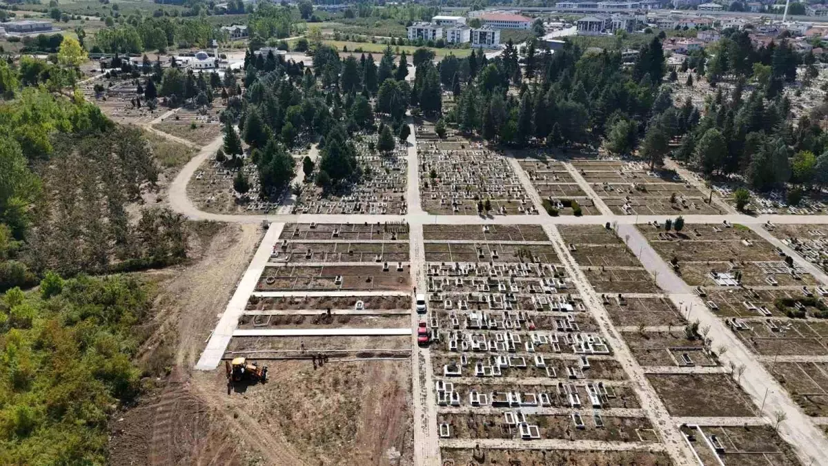 Düzce Mezarlıklarında Düzenleme Çalışmaları Başlatıldı