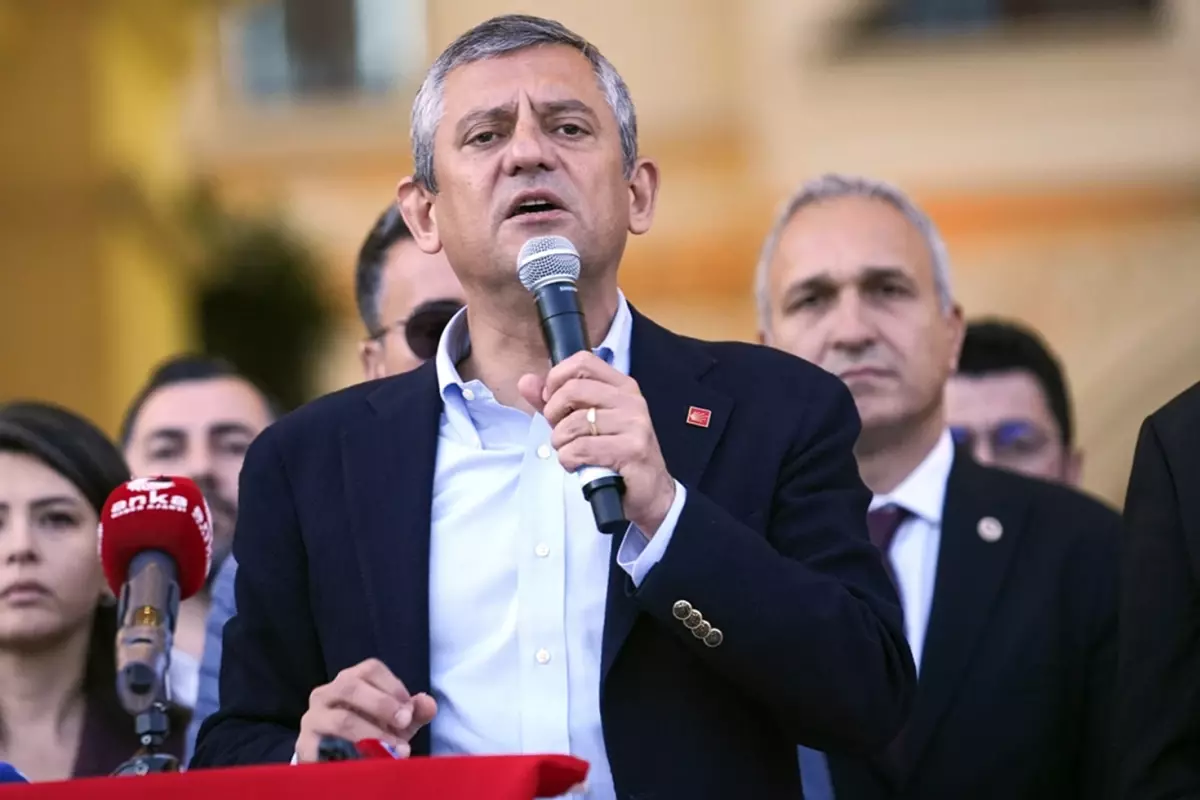 Özgür Özel: Özgür Çelik görevinin başında, Gürsel Tekin\'i partiden ihraç ettik