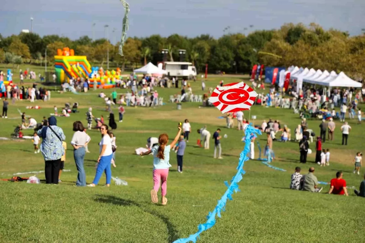 Samsun\'da Uçurtma Şenliği ile Aileler Bir Araya Geldi