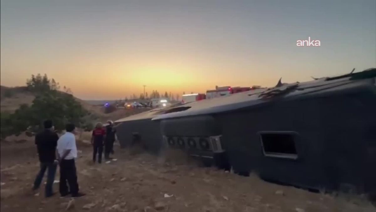 Seyir Halindeki Otobüs Devrildi: 27 Yaralı