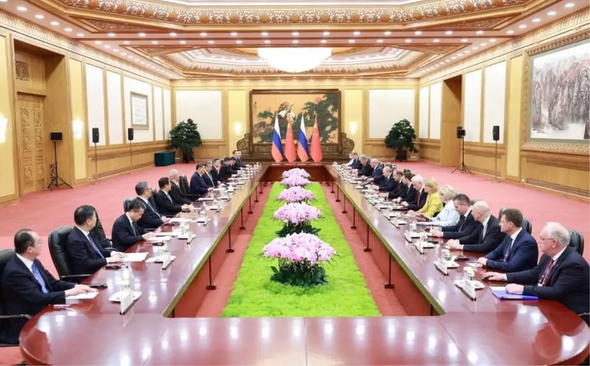 Şi ve Putin Pekin\'de Görüştü