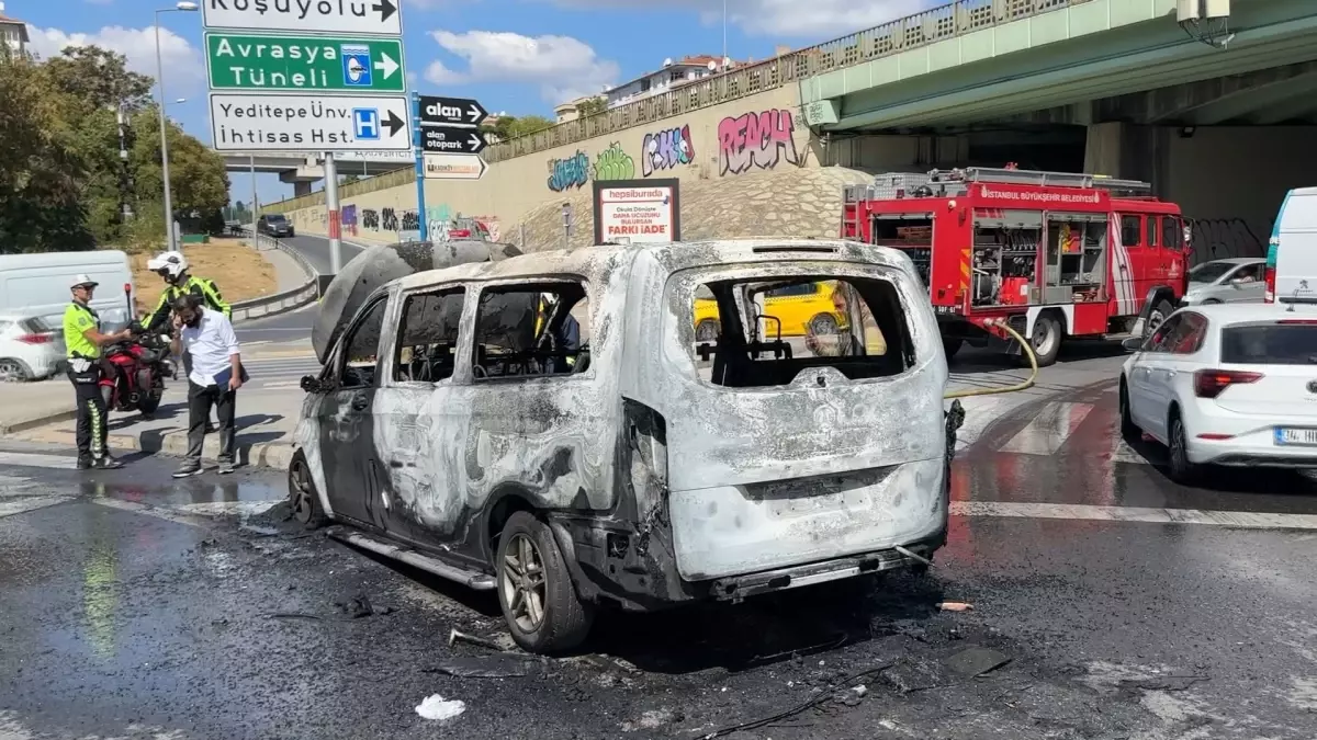 Koşuyolu\'nda Minibüste Yangın