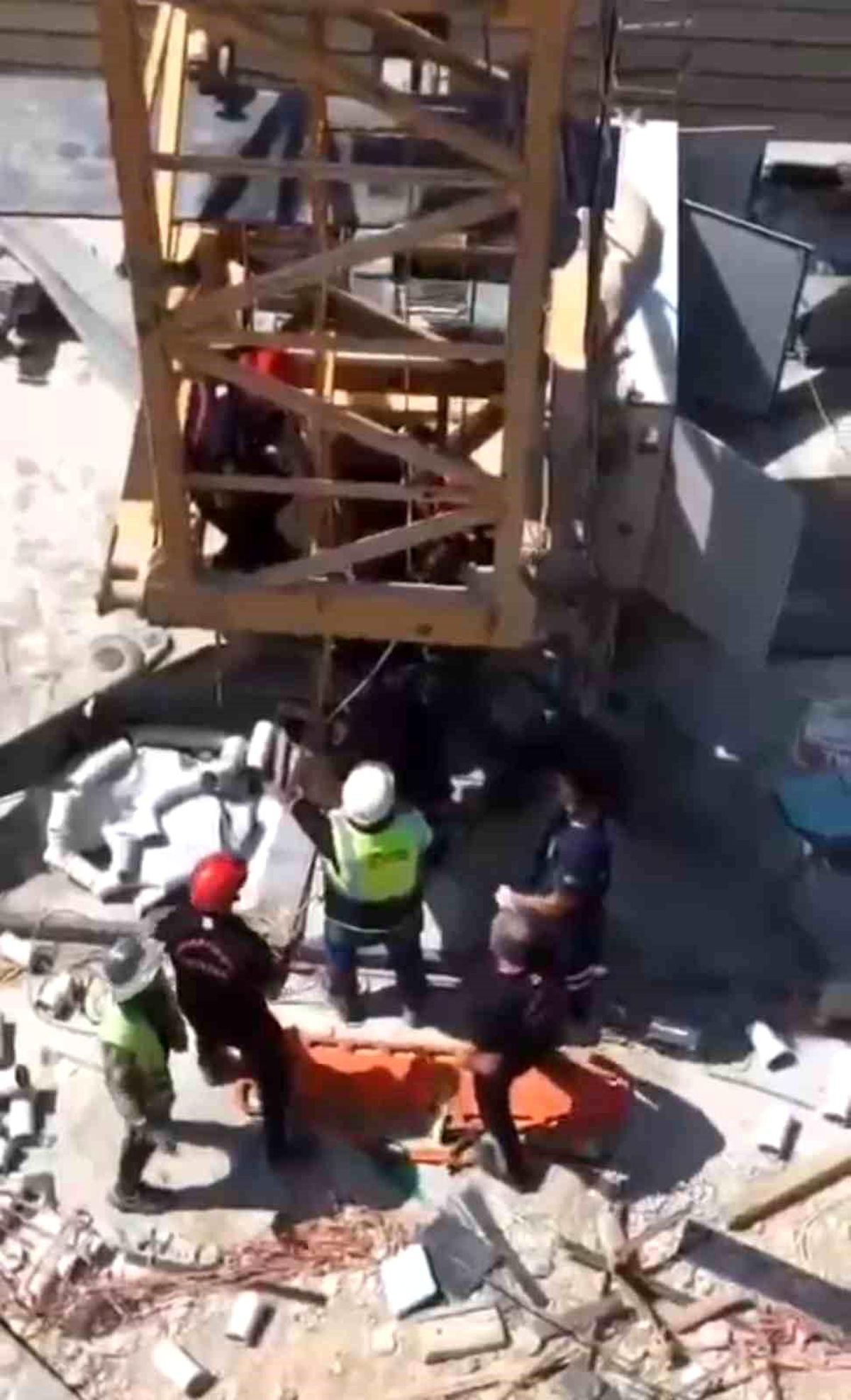 Kahramanmaraş\'ta Vinçte Bayılan İşçi Kurtarıldı