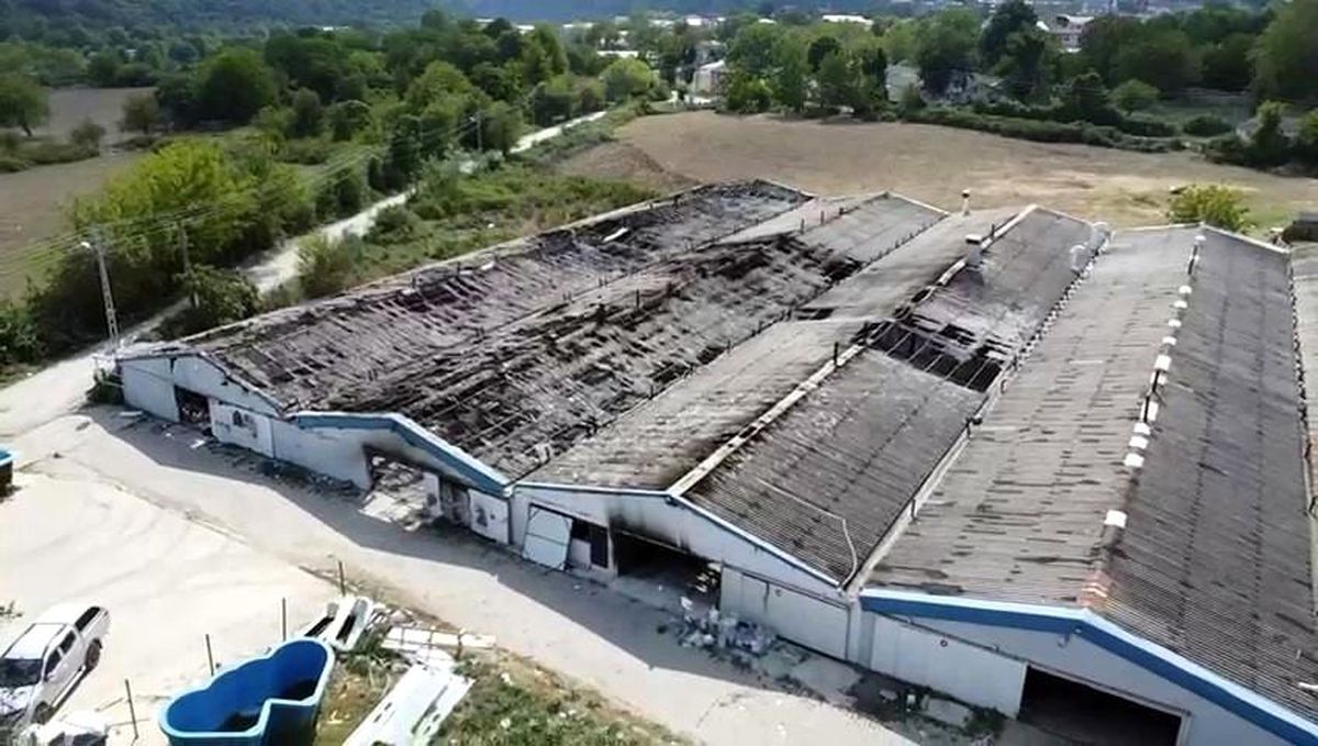Sakarya\'da Fabrika Yangını: Dronla Elde Edilen Görüntüler Şok Etti