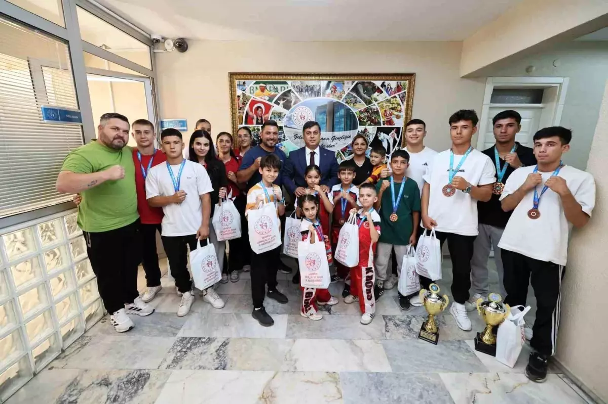Manisalı Sporculara Ödül ve Destek