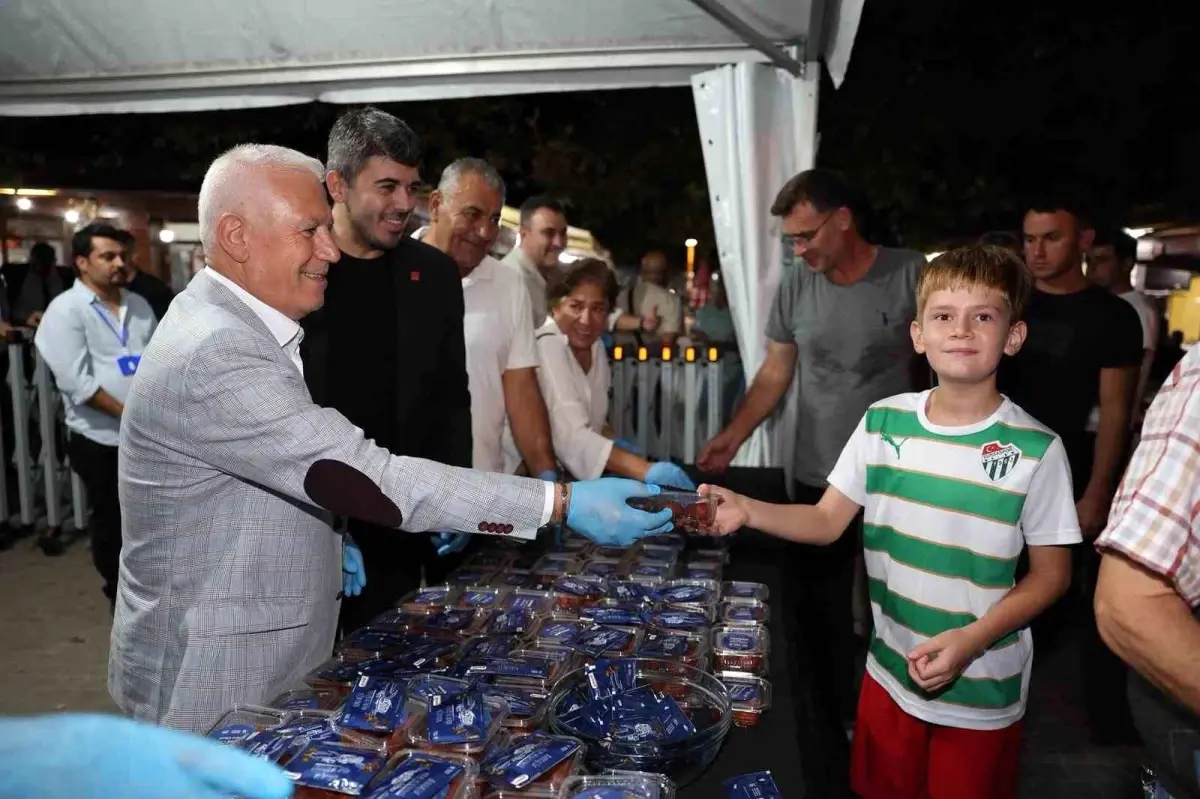 Bursa\'da Mevlid Kandili Coşkusu: Başkan Bozbey İkramda Bulundu