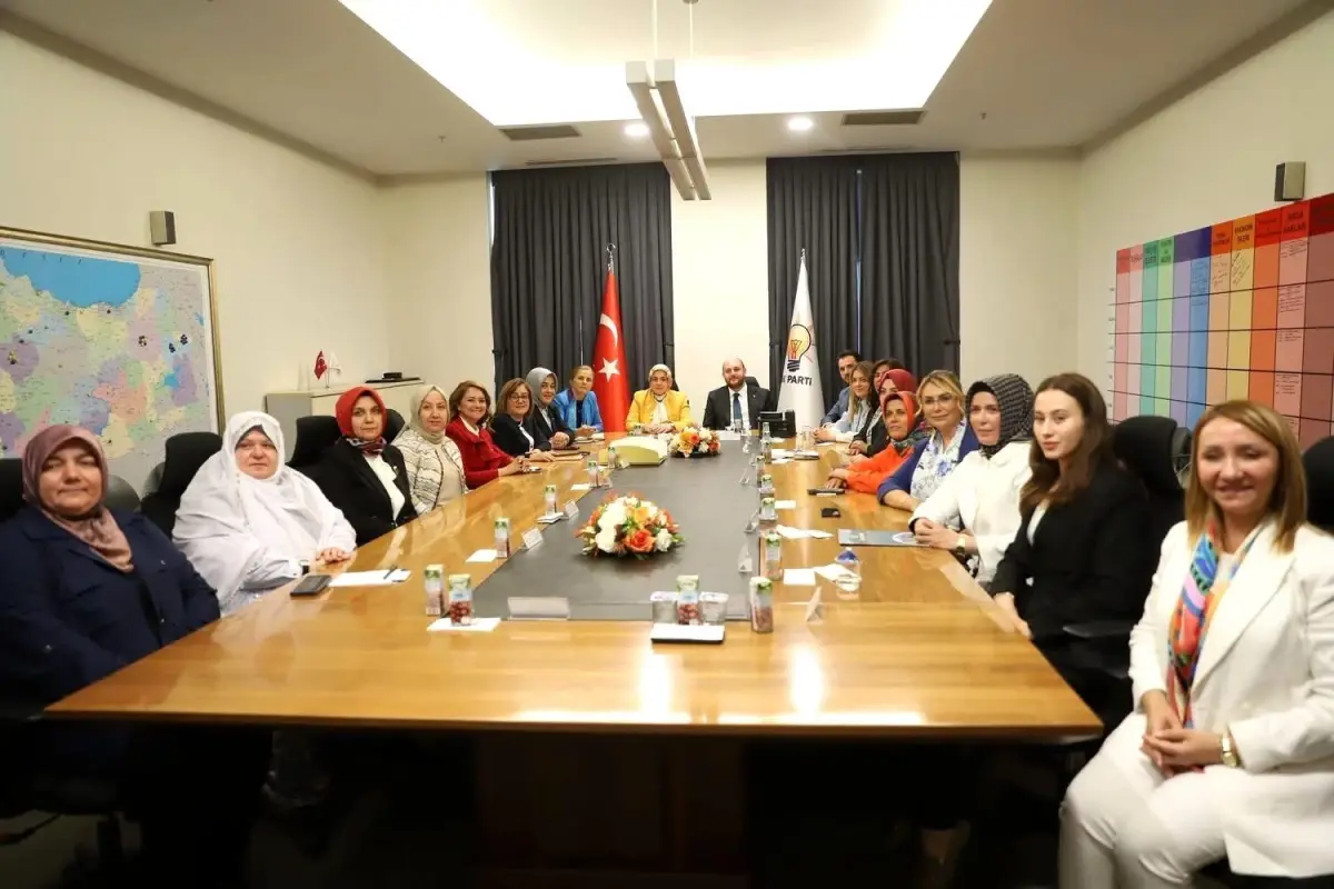 Pazaryeri Belediye Başkanı Zekiye Tekin, Kadın Kolları İstişare Toplantısına Katıldı