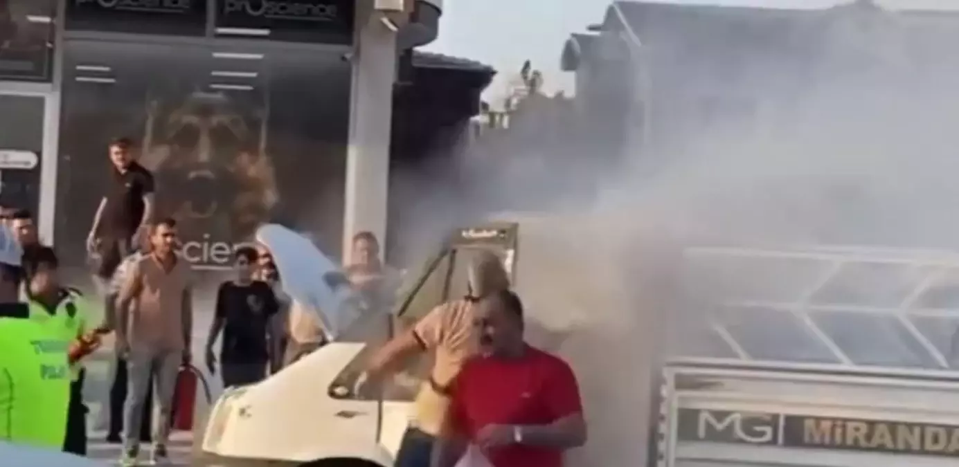 Hatay\'da Kamyonette Yangın