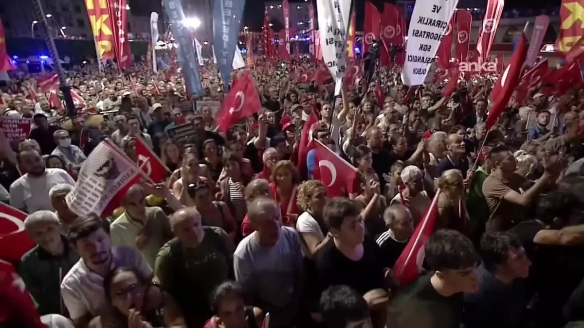 İmamoğlu\'ndan Demokrasi Vurgusu