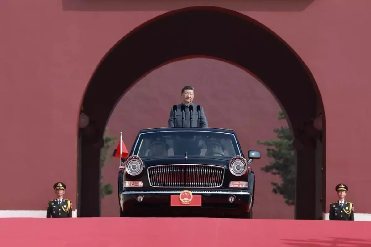 Xi Jinping\'den Askeri Geçit Töreni