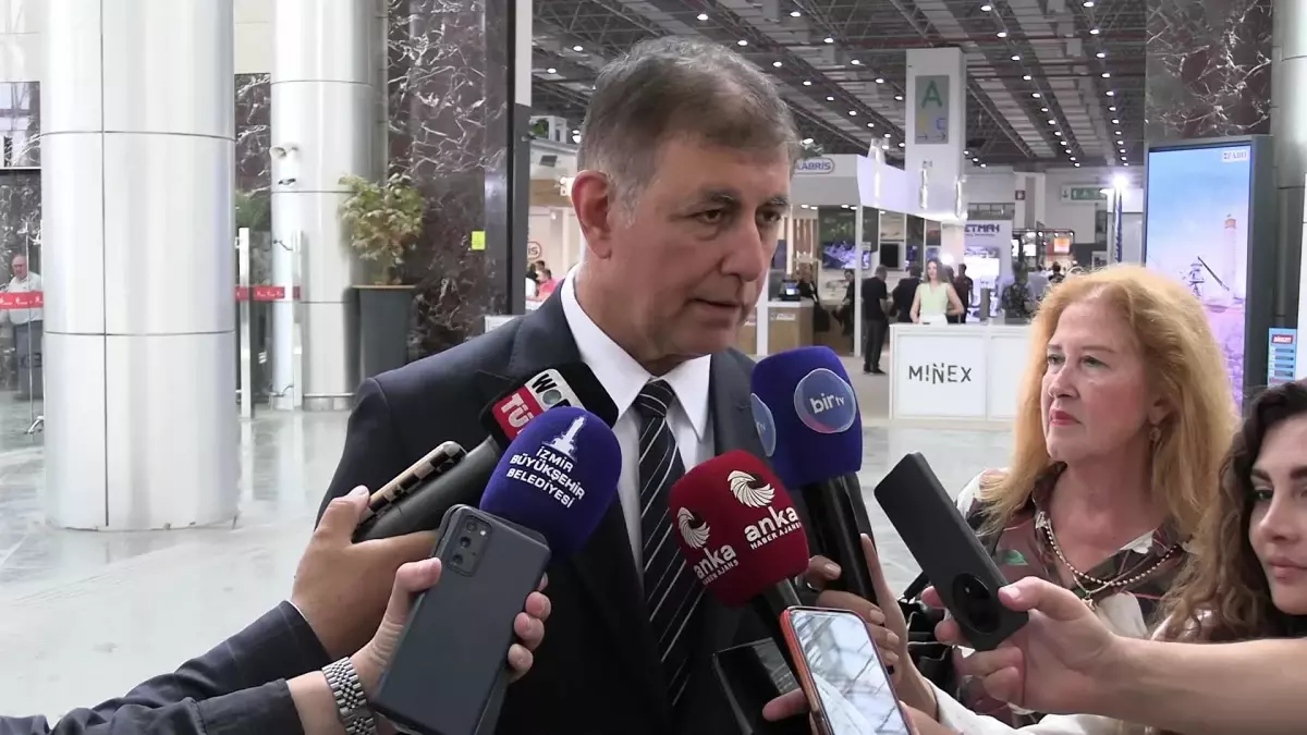 İzmir Büyükşehir Belediye Başkanı Tugay\'dan CHP\'ye Eleştiriler